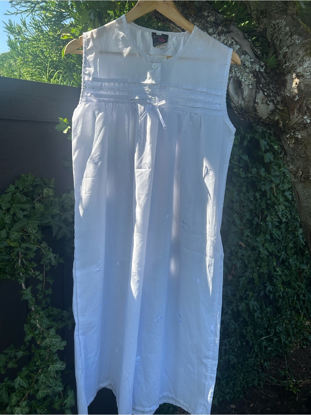 Vintage Deadstock White Embroided Sleeveless Cotton Nightgown Victorian Size 12